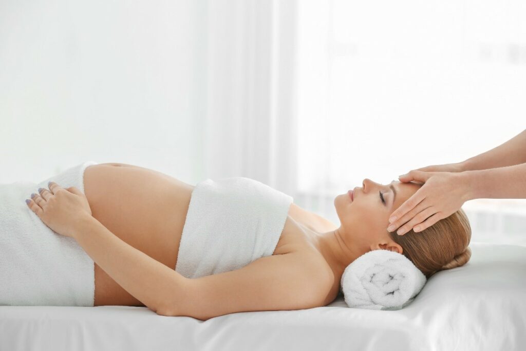 Formation au massage prénatal femme enceinte